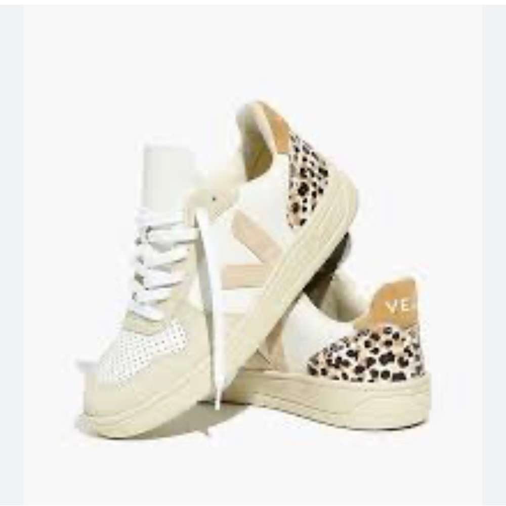 Veja V-10 Leather Sneaker